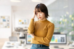 【悲報】女さん、カードが取り出せなくて詰む ｗｗｗｗｗｗ
