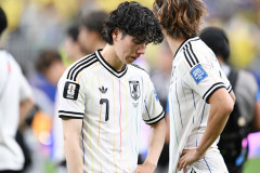 日本代表の田中碧、取材対応もせずスタッフにガードされて逃亡