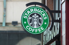 【画像】スタバ店員を卒業した美人お姉さん、そのままスタバカラーのビキニでグラビアデビューへｗｗｗｗｗ