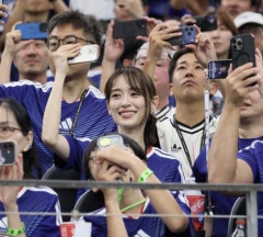 【画像】泉里香さん、W杯現地で夫・谷口彰悟さんとハグショット