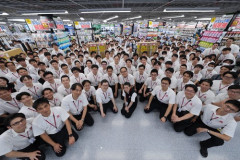 【画像】ヨドバシ池袋店の店員さん、チー牛も安心できる雰囲気で草ｗｗｗｗ