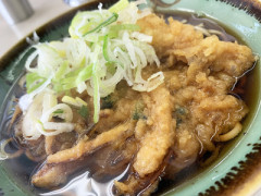 【画像】関東のソバ、ガチで体に悪そうな見た目をしてしまう