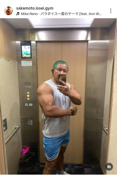 【衝撃】新加勢大周から３３年　坂本一生（55）現在の姿にネット衝撃　グリーンヘアに変身し「筋肉妖精」「オシャレ」
