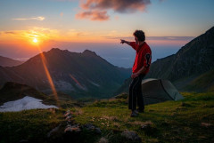 なぜ登山家は山頂でカップ麺のようなものを食べるのか