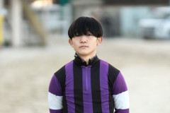【悲報】大山龍太郎騎手さん、スマホ不適切使用で騎乗停止中に引退してしまう