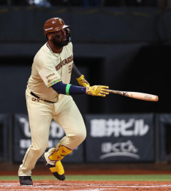 日本ハム・レイエス２打席で交代　左かかと痛が悪化も新庄監督「そんなひどい感じではない」「明日は大丈夫だと思います」
