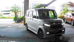 「今日目撃した女性ドライバーのバック駐車がヤバすぎた」ﾊﾟｼｬｯ → とんでもない動画が投稿されるｗｗｗｗｗ