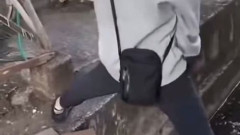 【動画】ドブ川で立ちションしていた男性の末路ｗｗｗｗｗ