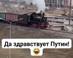 燃料不足のロシア、倉庫から蒸気機関車を引っ張り出す！