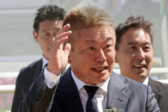 【悲報】ホリエモン「リュウジが俺につっかかってくるのは、スカートめくりする男子みたいなもん」