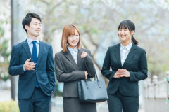 【悲報】24歳男性「新卒で入った会社を1カ月で辞めたらブラックしか採用されなくなった」
