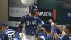 西武・石井一成、逆方向に先制ホームラン！