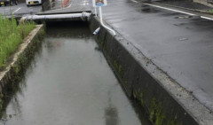 【画像】岡山の人喰い用水路…昨日の雨で水没ｗｗｗｗｗｗｗｗｗｗｗｗ