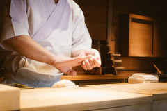 寿司って素人でも握れるのになんであんな高尚化されてんの