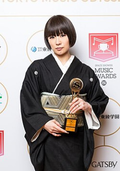 ⁉️【スクープ】椎名林檎(47)×成田悠輔(40)が親密デート&ホテル密会!国民的アーティストとカリスマ経済学者”異色カップル” -2chまとめ-