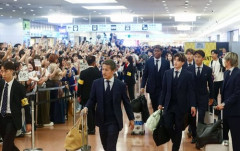 【困惑】日本代表さん、W杯敗退も大歓声で帰国 森保監督は続投要請へ