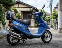 久しぶりに2ストのスクーター走ってるの見たんだけどあんな煩かったんだな
