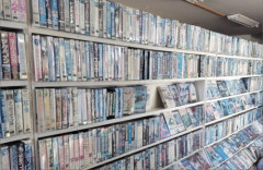 【VHS】廃ビデオレンタル店の「在庫5000本以上」が出品されるｗｗｗｗｗｗｗｗ