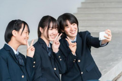 【動画】クラスの「お笑い担当」のJKさん、ブスを連呼されすぎてブチギレる