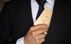 勤めてる会社で給与制度の変更があって、その結果退職者続出・部署崩壊、結局元通りになった…