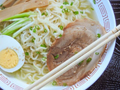 サッポロ一番に合う具材「白菜」「しいたけ」