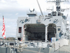 ヘリ格納庫になぜ「チャリ」が？護衛艦「むらさめ」に超ローテク装備が積まれている事情とは！