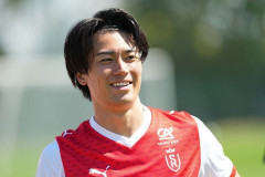 中村敬斗、プレミアの古豪エヴァートン移籍
