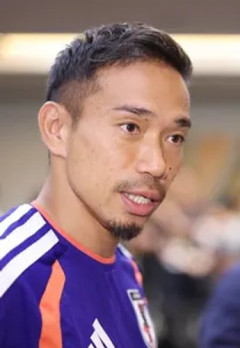 【悲報】長友佑都さん、FC東京の来季選手一覧から名前が消えてしまう・・・・・・・・・