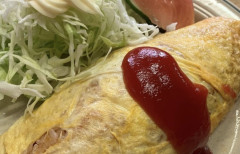 【画像あり】こういう看板すら出てない地元民しか知らない名店のざっかけないオムライスｗｗｗ