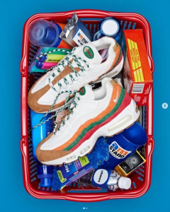 セブンイレブン、ナイキを提訴 「NIKEさんさあ、7月11日にこの色の靴を発売するって、これお前やってんな」（※画像あり）