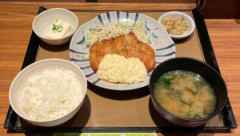 やよい軒のチキン南蛮定食で10杯の白飯を食うことは可能なのか