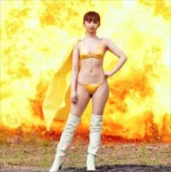 小宮有紗さん、「爆破グラビア」サイン会開催！！！