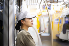 山からの帰り、優先席で休んでたら年配者に絡まれた。他にも席は空いていたのに、見た目が怖い若者には何も言わなかった。