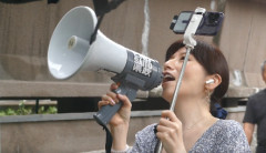 斎藤元彦知事の辞任を求める抗議集会に参加した歌手の柴田淳さんにビクターエンタテインメントが厳重注意