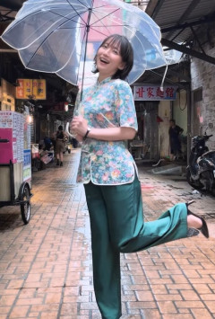 吉岡里穂さん、猫を利用してデカさをアピール