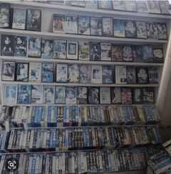【悲報】廃ビデオショップのビデオ5000本、ヤフオクで10万円まで吊り上がってしまう・・・