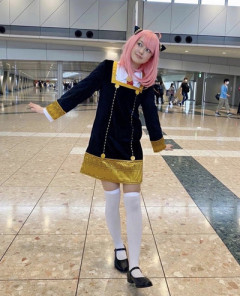 女子アナがアーニャのコスプレした結果ガチで可愛すぎるwww