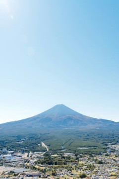富士山スタッフ「午後4時から午前3時まで通行禁止です富士山は夜散歩するところではありません」登山客「それ法律ある？」
