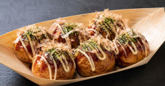 たこ焼き屋「6個1100円です。もはやタコの値段はマグロと変わらなくなってきてるのが現実」