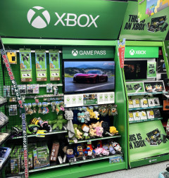 ヨドバシ池袋店、XBOXのコーナーはプリペイドカードのみｗｗｗｗｗｗ