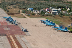 ウクライナ軍、クリミアのサキ空軍基地を攻撃…Su-30SM戦闘機や格納庫に被害！
