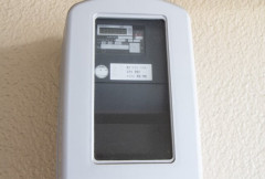 政府「電気使用量を自動計測するスマートメーターを2028年4月に導入する。断ったら、4万4000円徴収するんでよろしく」