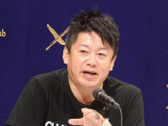 【悲報】ホリエモン「俺はリュウジという悪ガキにスカートめくりされている女の子なの！ヒカルぅ！」