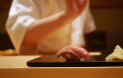 【悲報】「寿司職人になりたい？飯炊き3年、握り8年だ！！」→なりたい人がいなくなった結果・・・