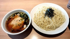 このつけ麺に1000円出せますか？