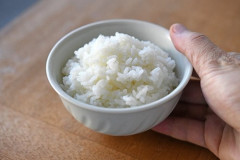 【悲報】ラーメンでご飯←食える お好み焼きでご飯←食える おでんでご飯←食える ローストビーフでご飯←