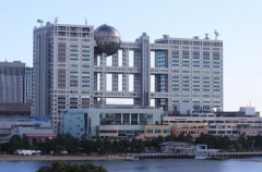 【悲報】フジテレビの現場が悲鳴「全部佐藤二朗さんのせいにした。これでは誰もドラマに出てくれない」