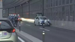 【悲報】2人乗りバイクから女性が転落　後続車にひかれ死亡　バイク運転の男は逃走