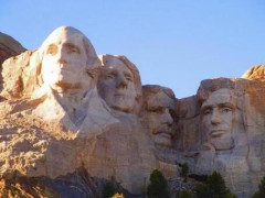 【悲報】トランプ大統領、ラッシュモア山で『とんでもない事』をする模様・・・・・・