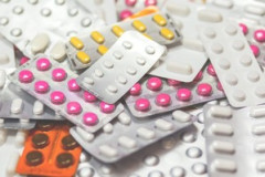薬のシートを切り取って飲むタイプの私。義実家の人たちが薬だけ取り出して空のシートをそのままにしてるのが気になって仕方ない